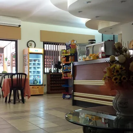 לינה וארוחת בוקר Residenza Felix קאפו ואטיצ'אנו