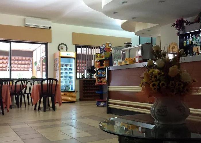 לינה וארוחת בוקר Residenza Felix קאפו ואטיצ'אנו